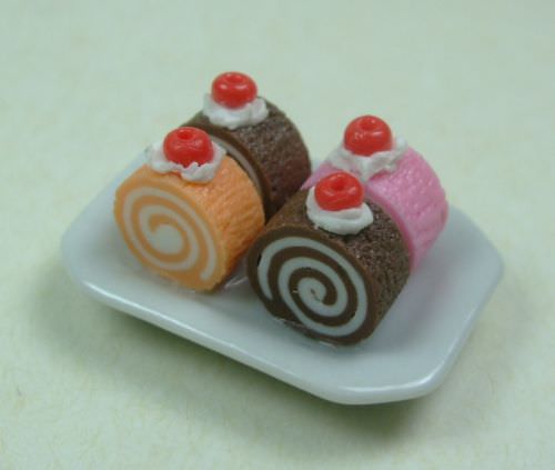 Drink, Food, Fruit & Little Creature | Roll cake in plate